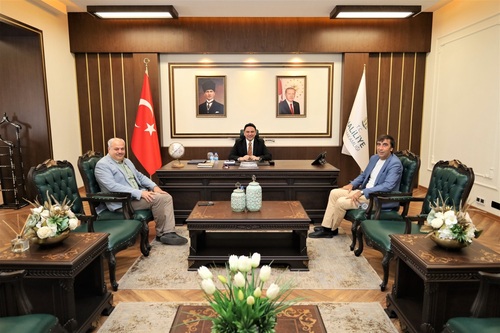 Kaymakamımız, nazik ziyaretleri ve zarif hediyeleri dolayısıyla kendilerine teşekkürlerini iletti.