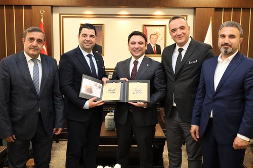 Kaymakamımız, nazik ziyaretleri için PTT Başmüdürü Muzaffer YAŞAR ve heyetine teşekkürlerini iletti.